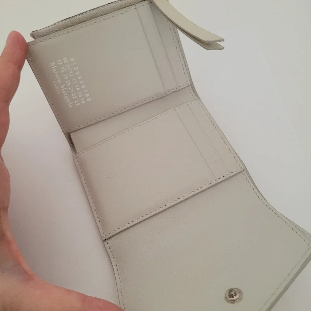 Maison Margiela Patent Leather Tri-Fold Wallet Cream Beige Italy S56UI0136